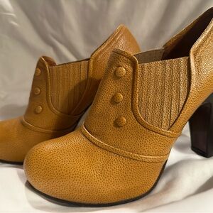 Chie Mihara Button-Detailed Ankle Boots